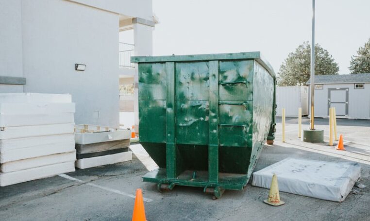 Gestion de bennes : pourquoi le suivi des mouvements est devenu un enjeu central pour les entreprises terrain ?