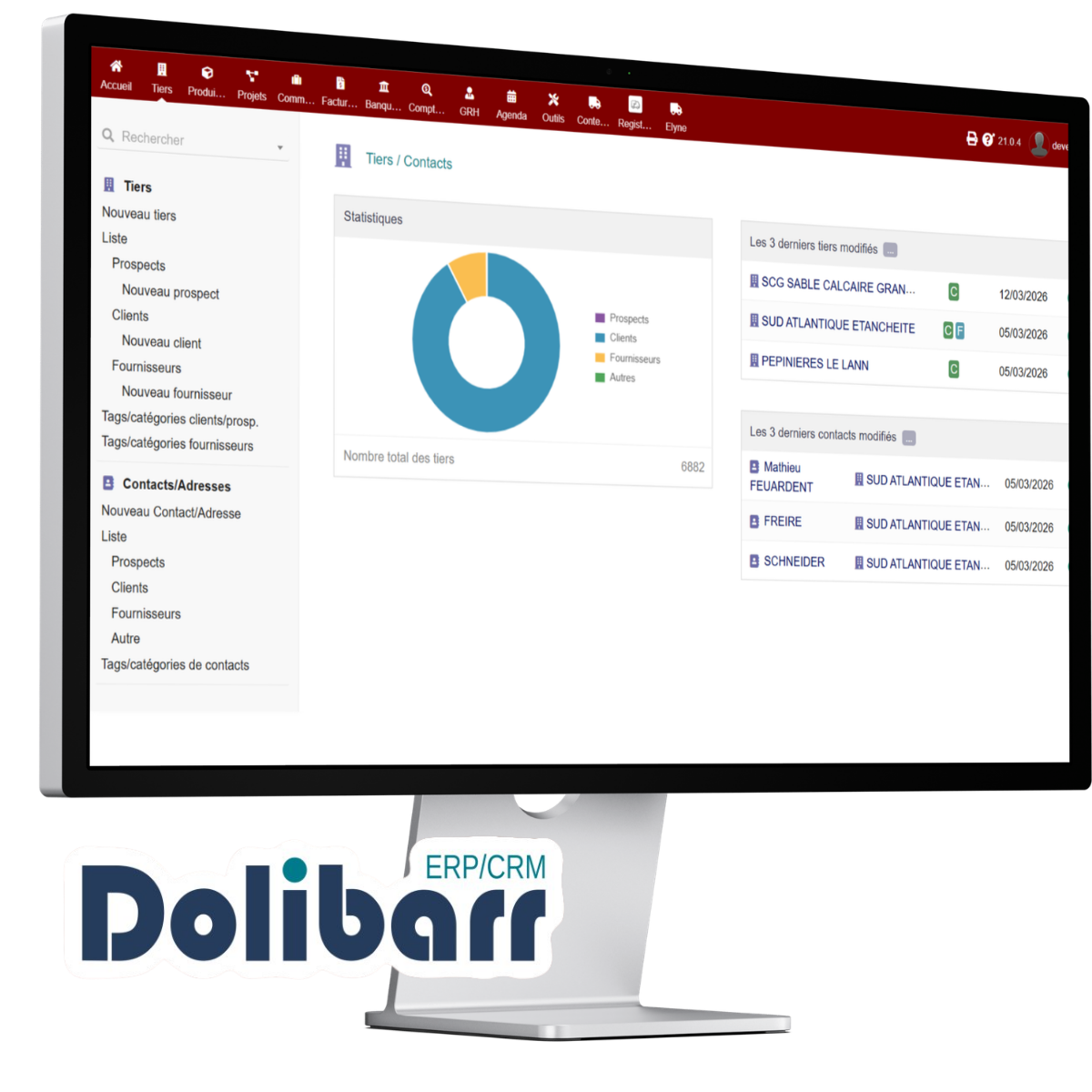 Personne en pleine réflexion avec des bulles d'informations, représentant la découverte des fonctionnalités de Dolibarr ERP/CRM